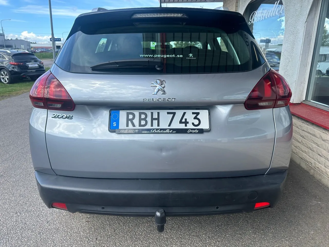 Vehicle image 7