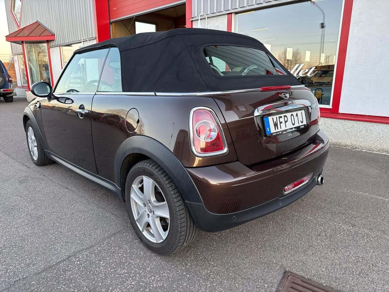 Vehicle image 24
