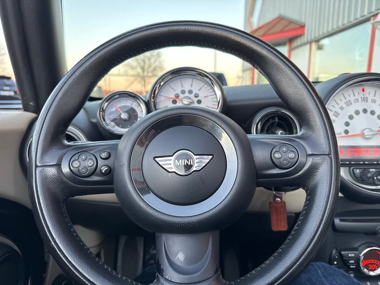 Vehicle image 21