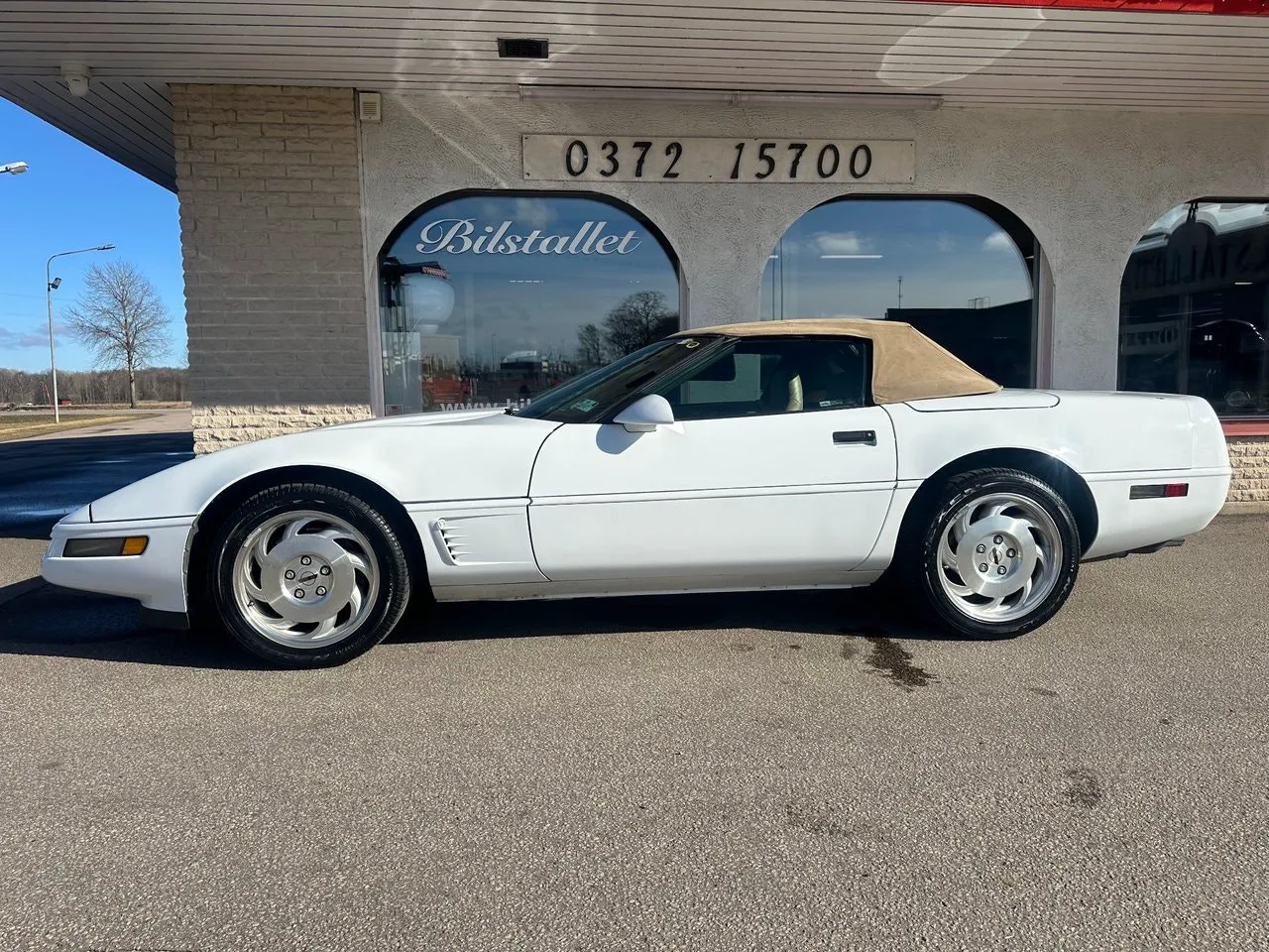 Vehicle image 14