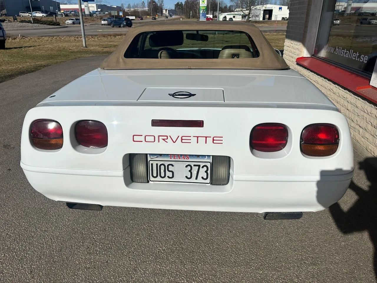 Vehicle image 16