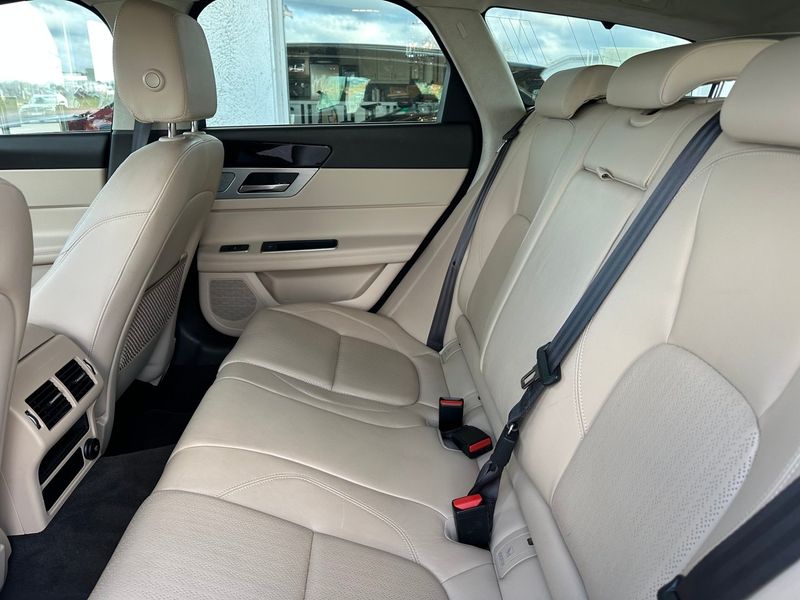 Jaguar XF bild 6