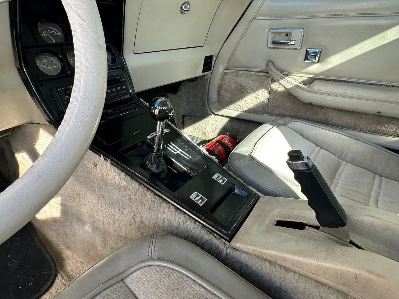 Vehicle image 16