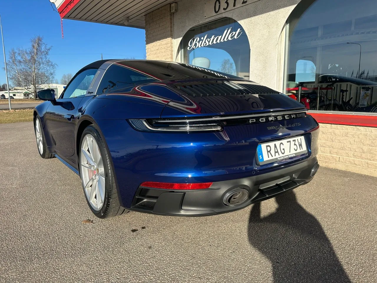 Vehicle image 28