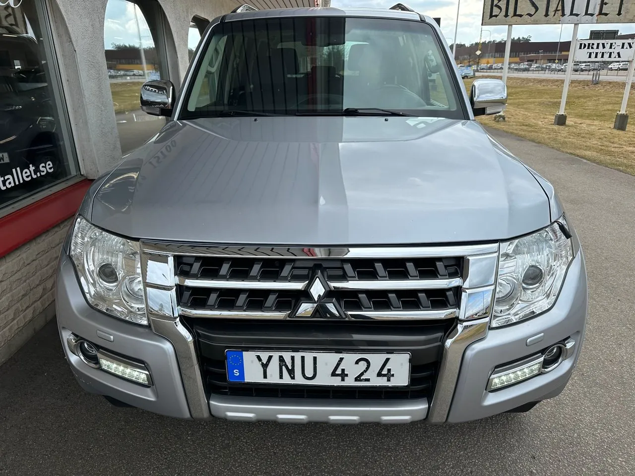 Vehicle image 7