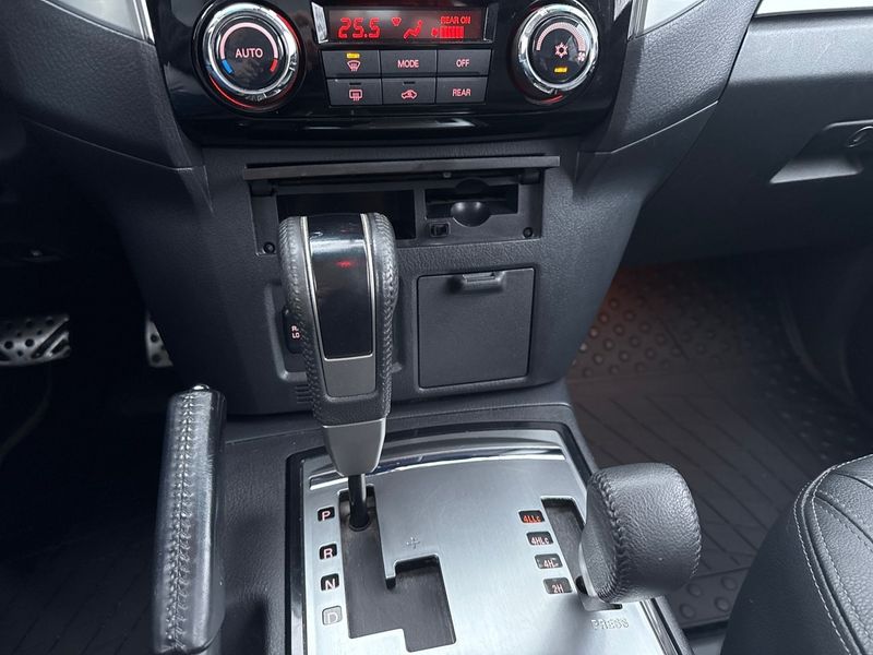Mitsubishi Pajero bild 17