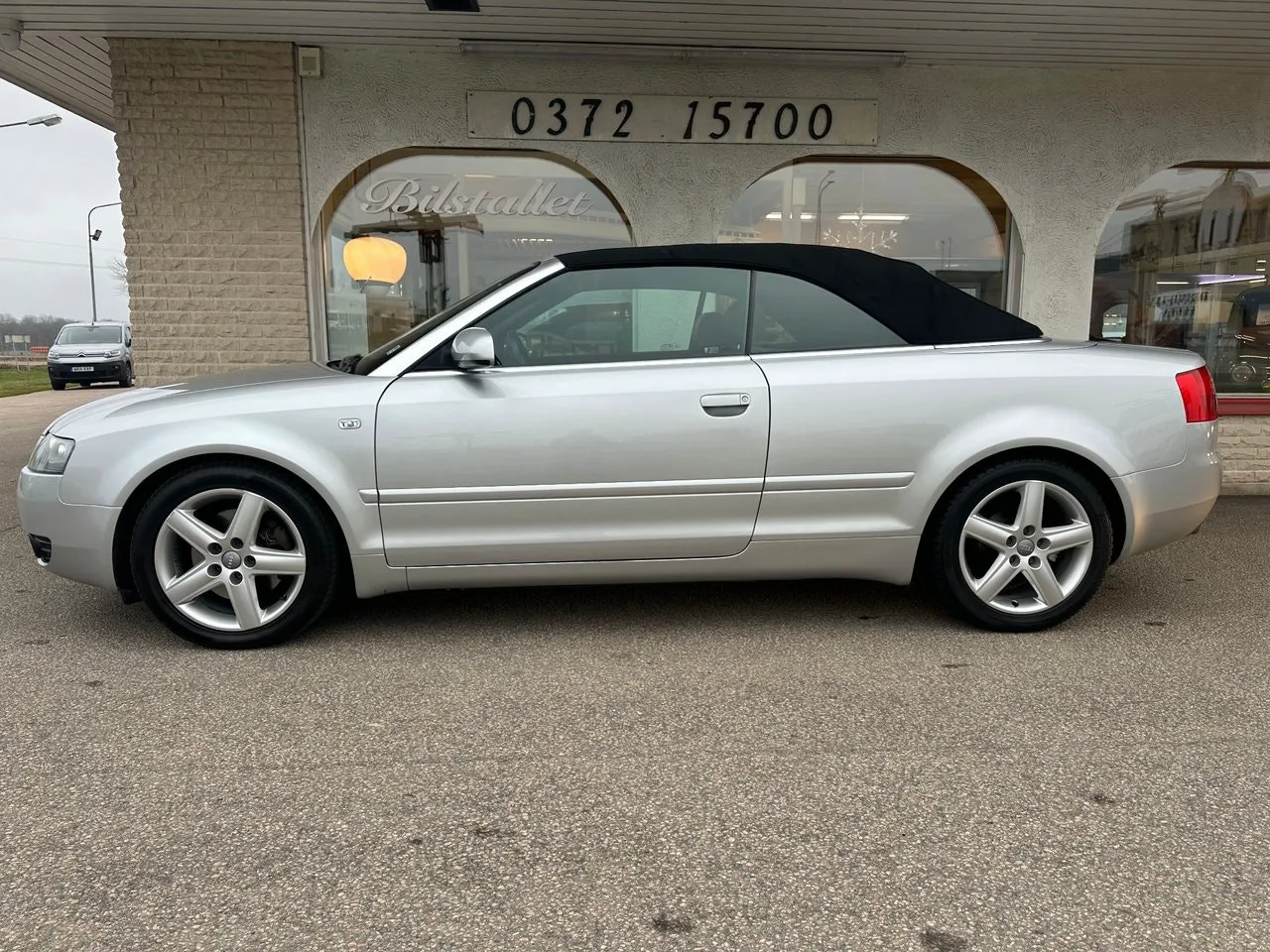 Vehicle image 13
