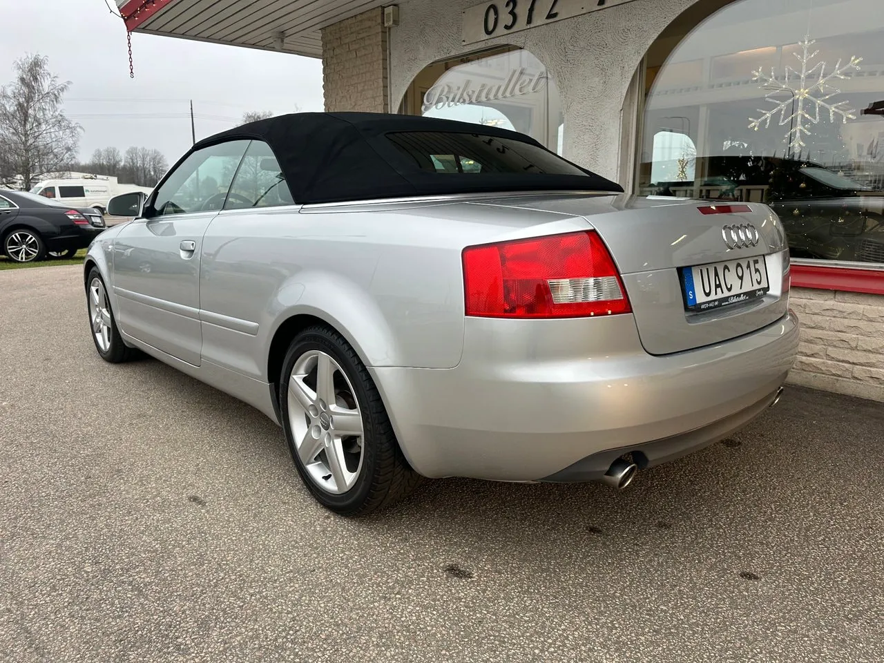 Vehicle image 14