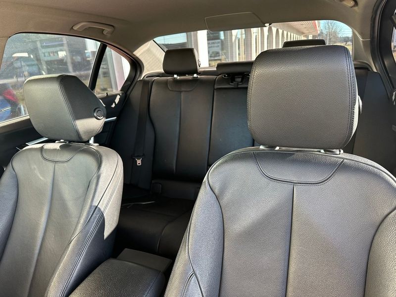 BMW 330 bild 12