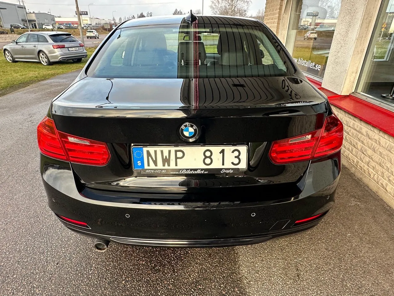 Vehicle image 17