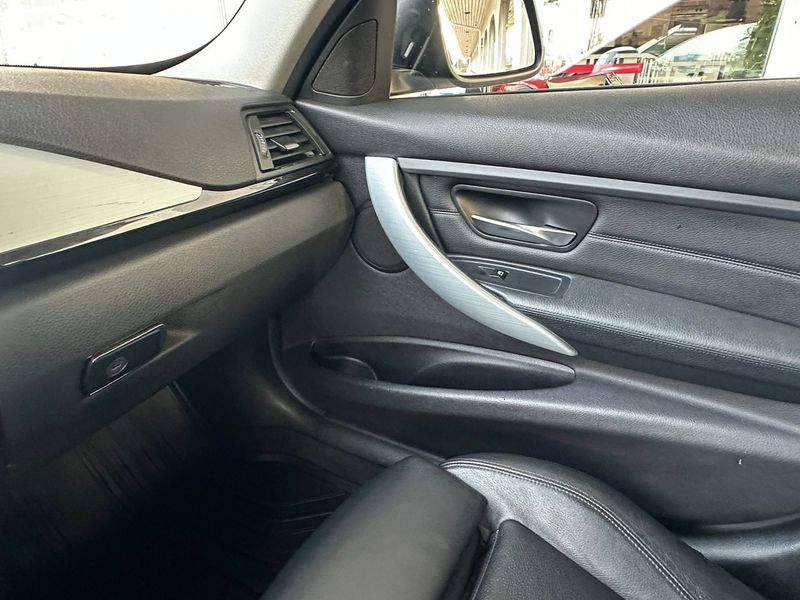 BMW 320 bild 16