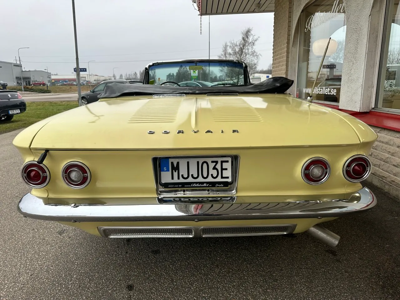 Vehicle image 8