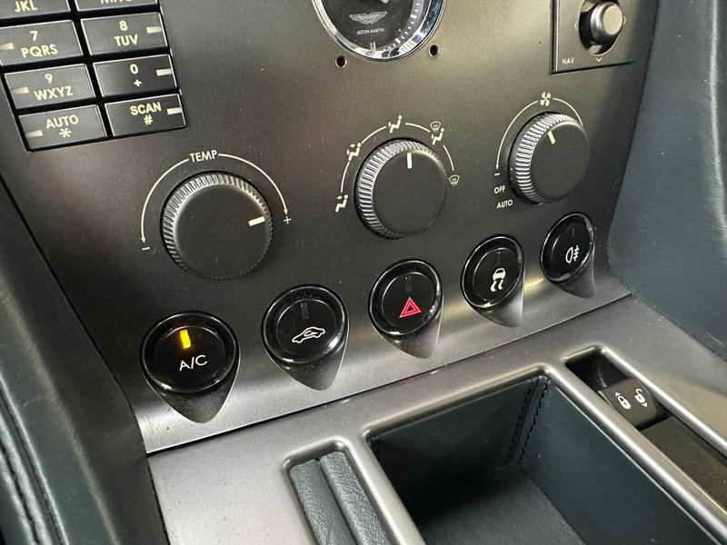 Aston Martin DB9 bild 16
