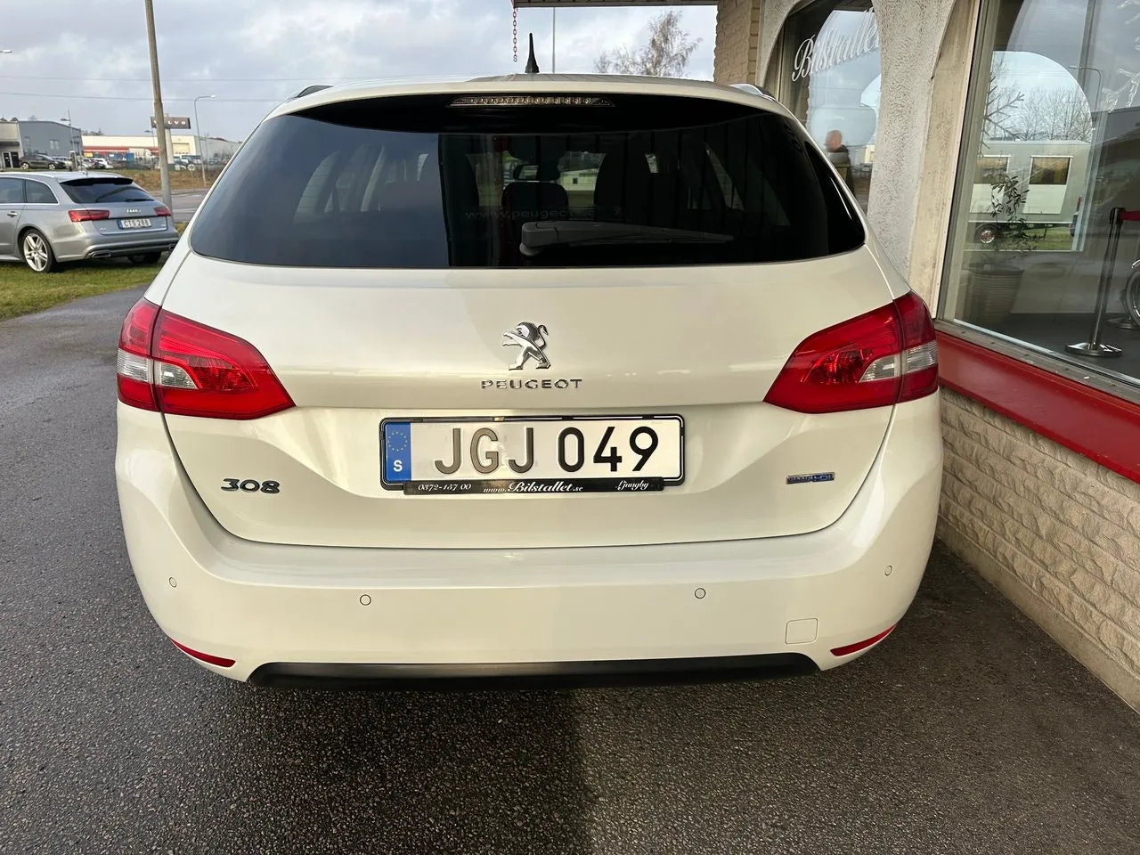 Vehicle image 7