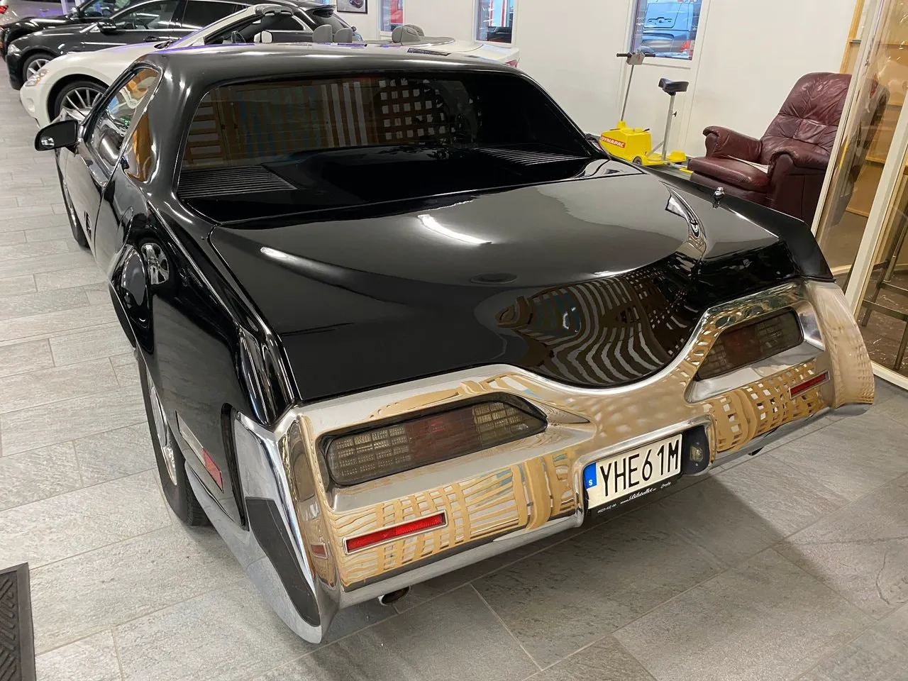 Vehicle image 28
