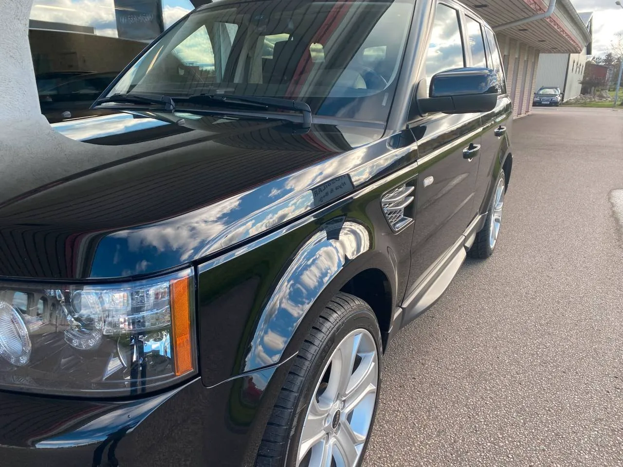 Vehicle image 7