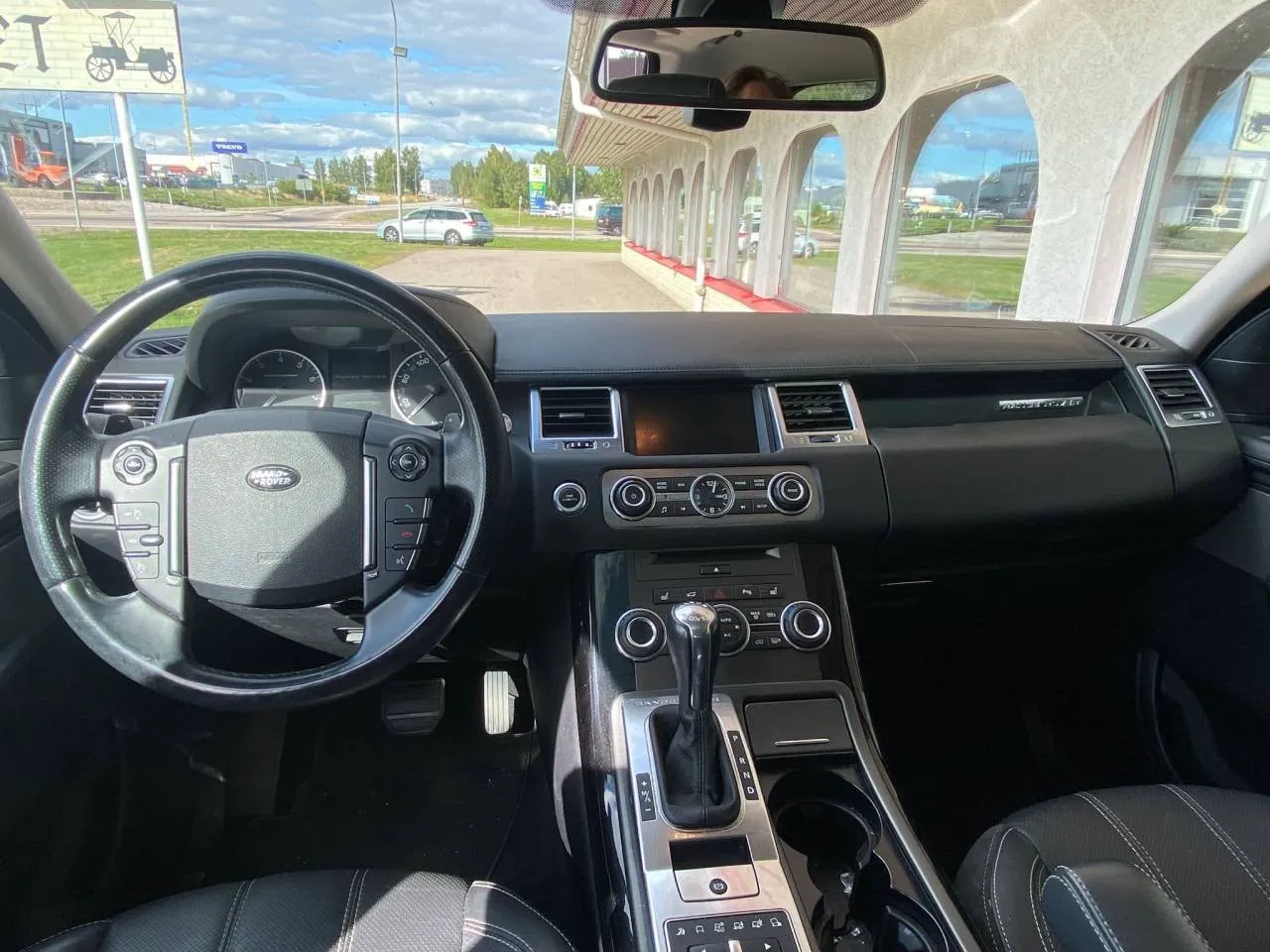Vehicle image 17
