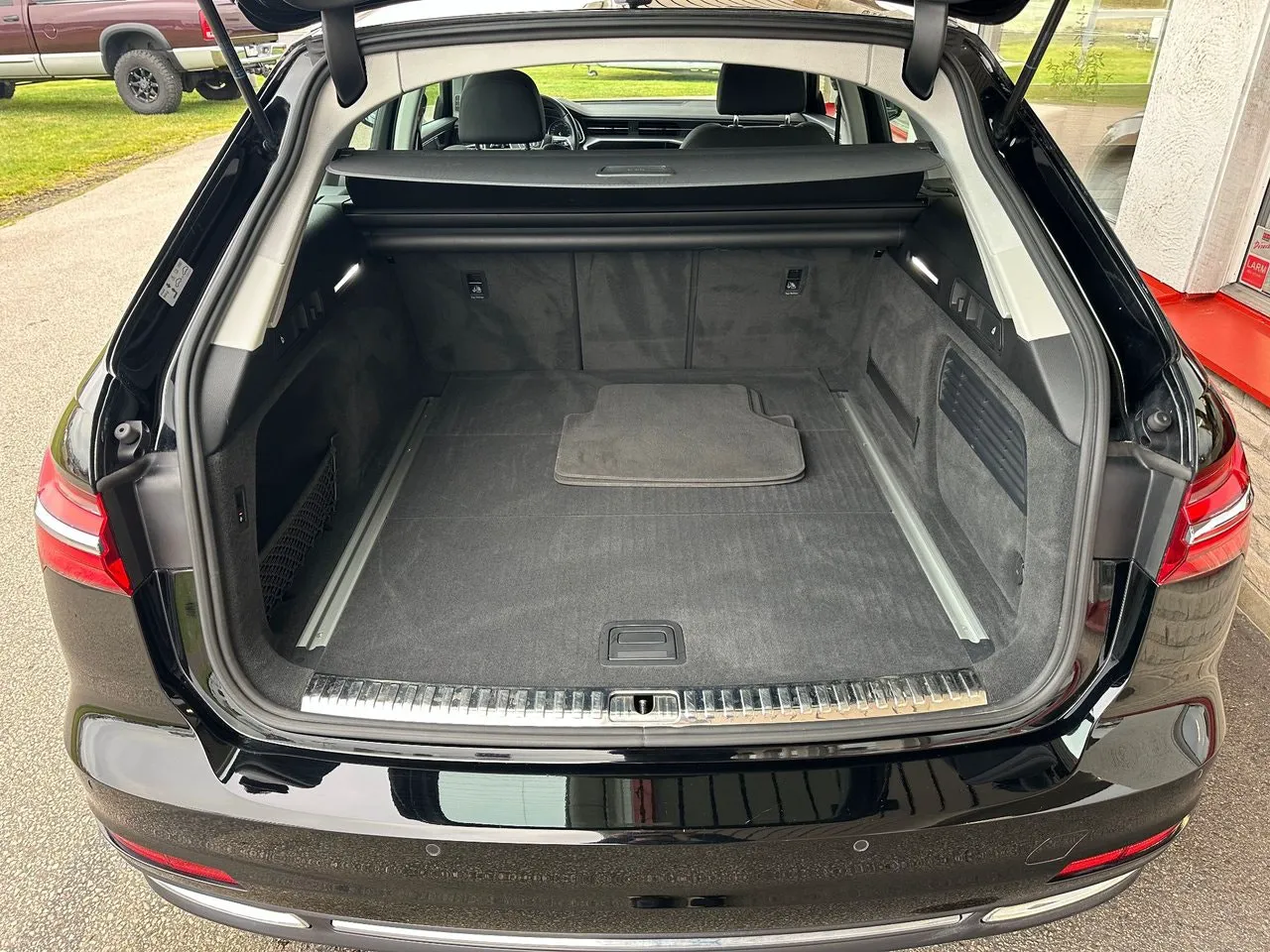 Vehicle image 18