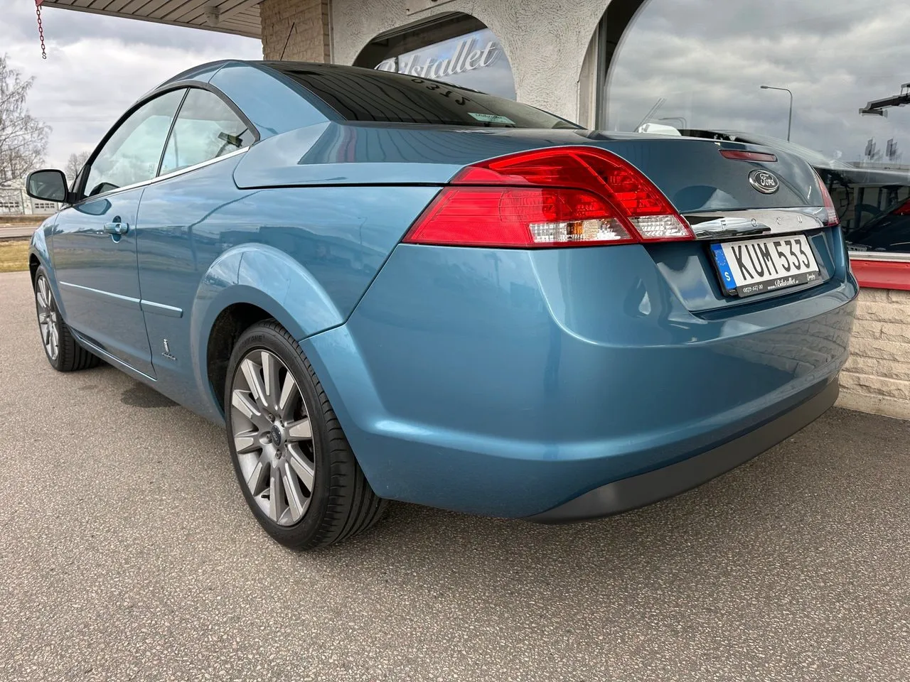 Vehicle image 10