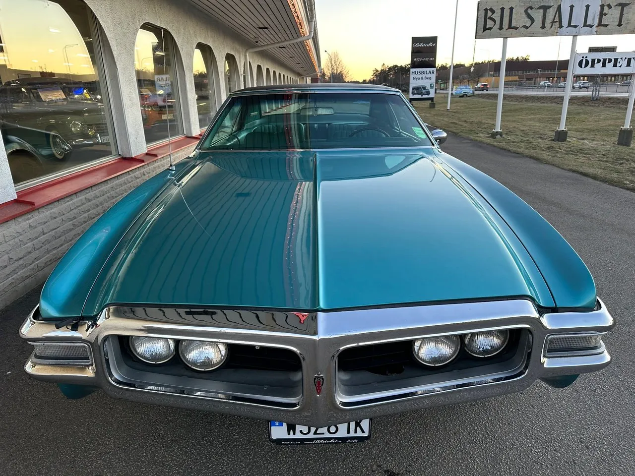 Vehicle image 24