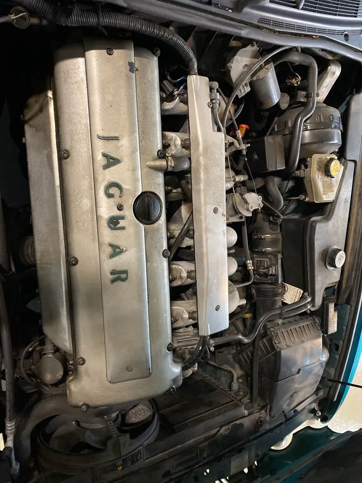 Vehicle image 16