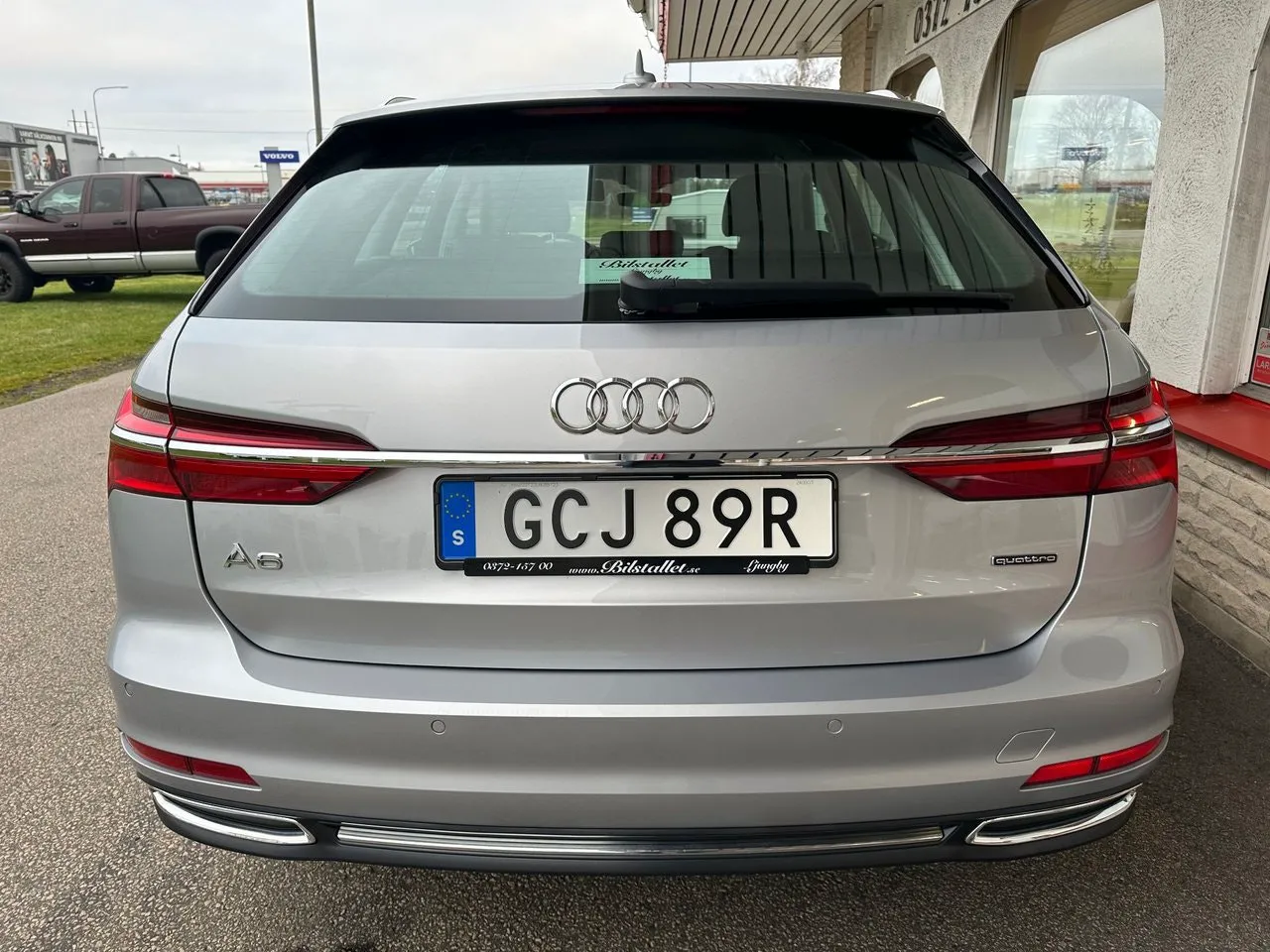 Vehicle image 7