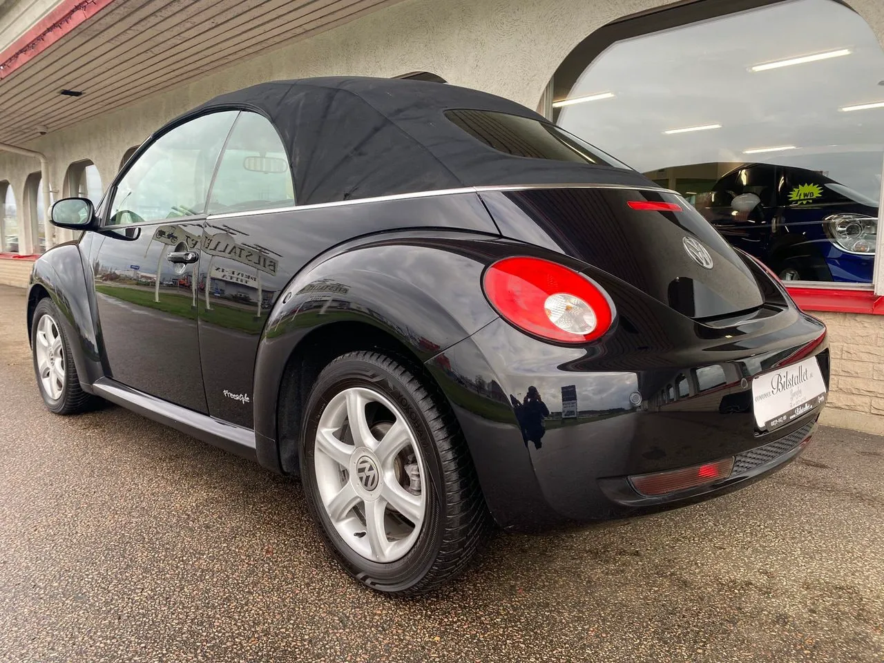 Vehicle image 13