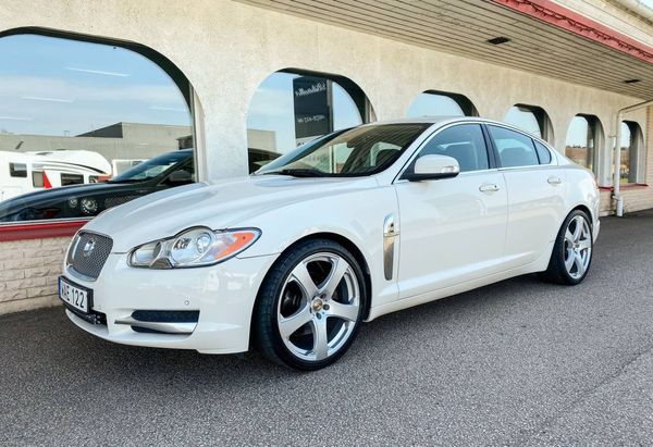 Jaguar XF 2.7 D Aut Premium Luxury NAVI 20 tum Alu Diesel - 2009
