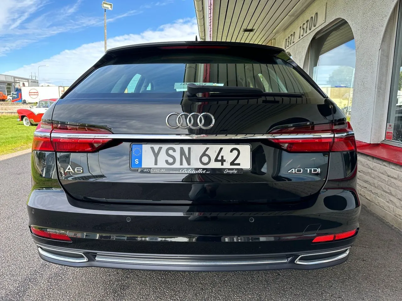 Vehicle image 7