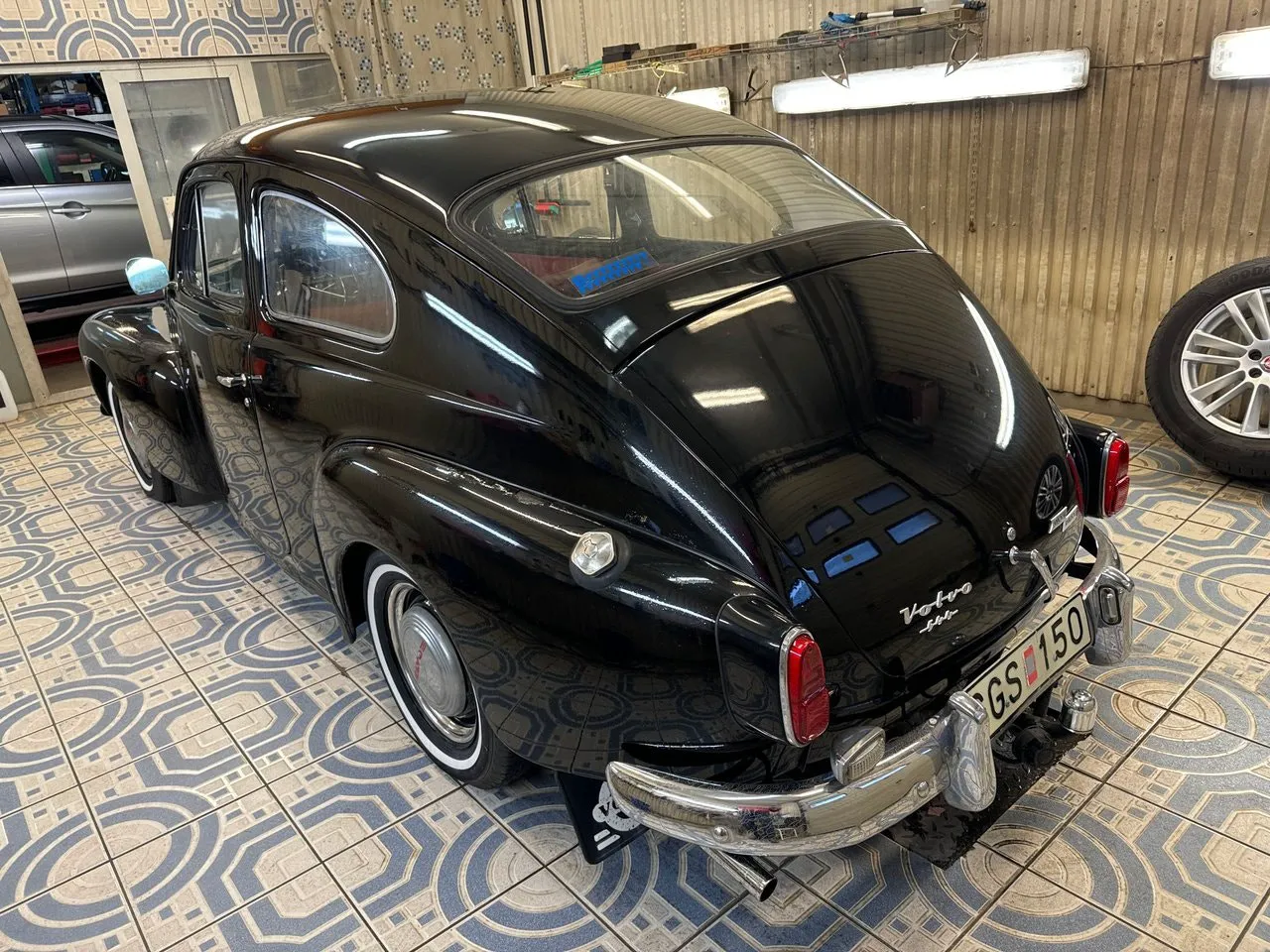 Vehicle image 14