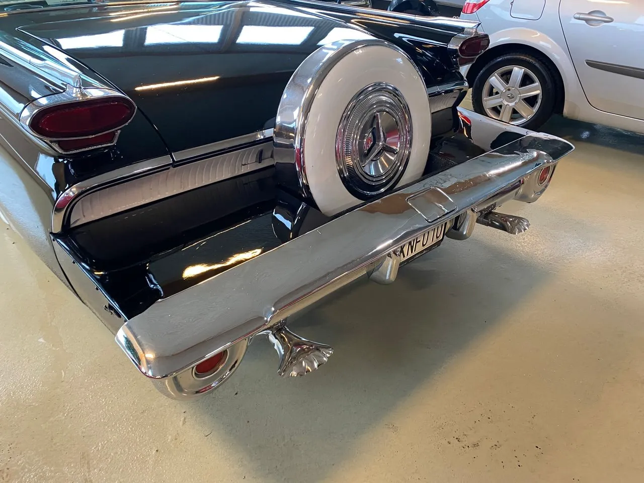 Vehicle image 35