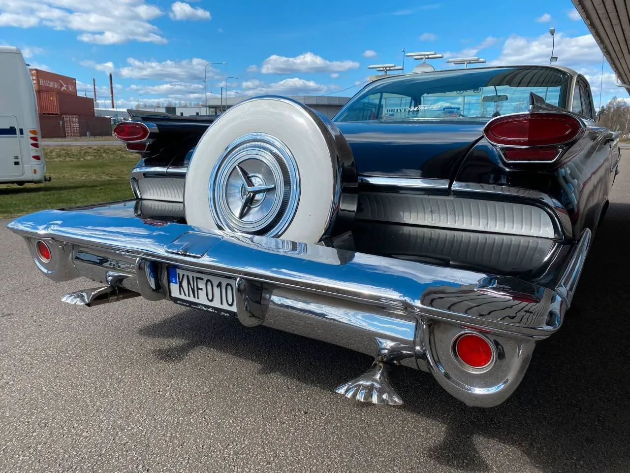 Vehicle image 20