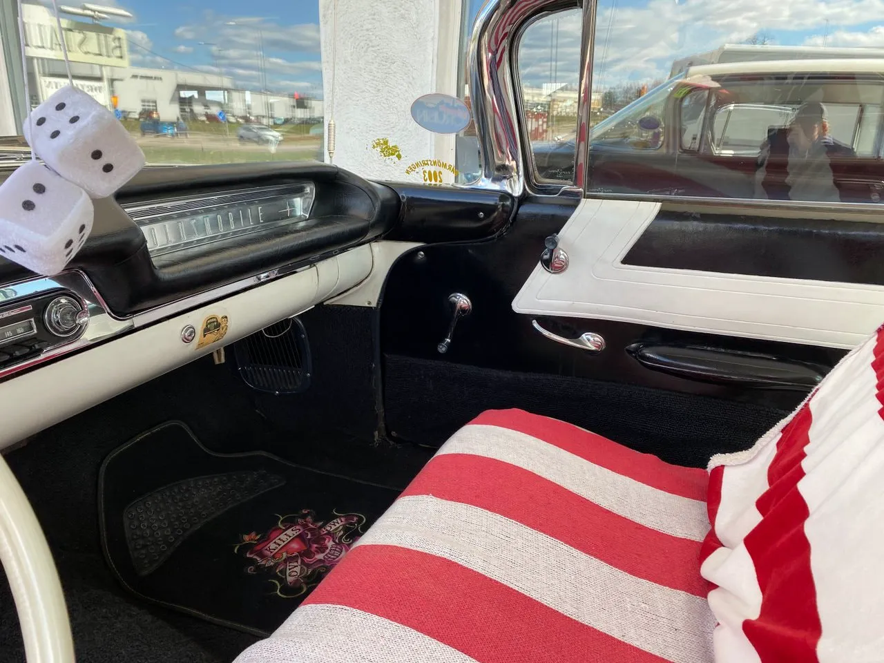 Vehicle image 30