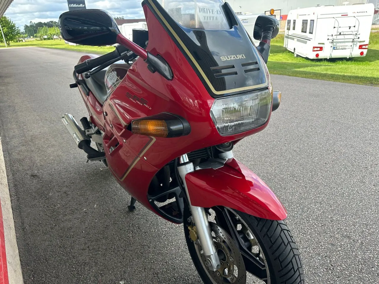 Vehicle image 10