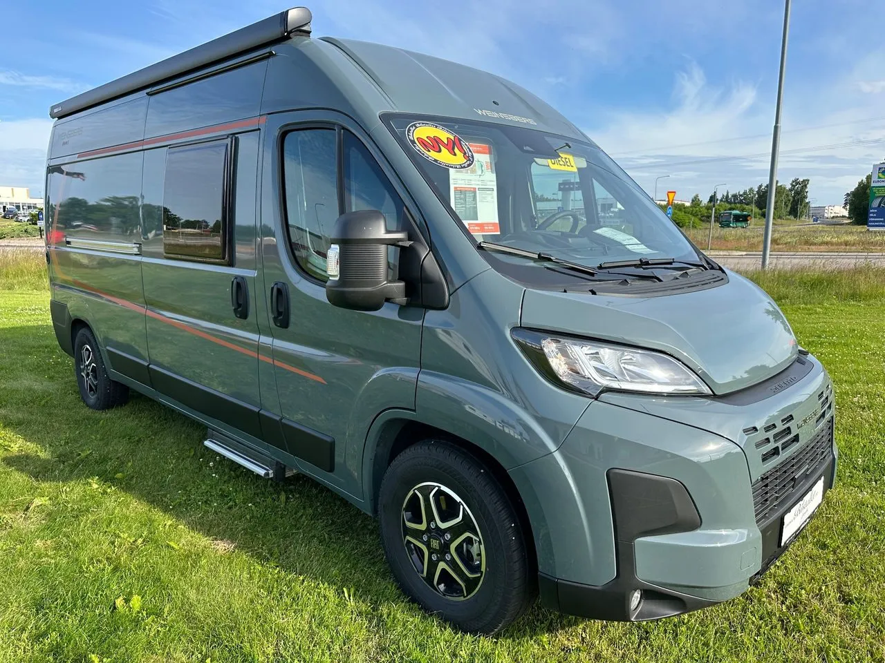 Vehicle image 25