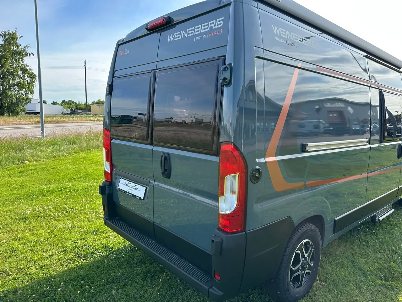 Vehicle image 27