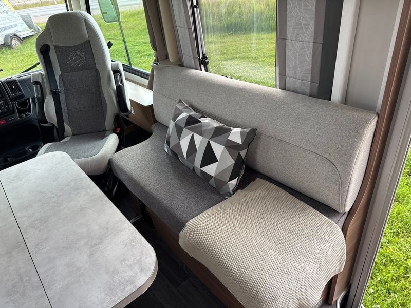 Knaus R12 bild 11
