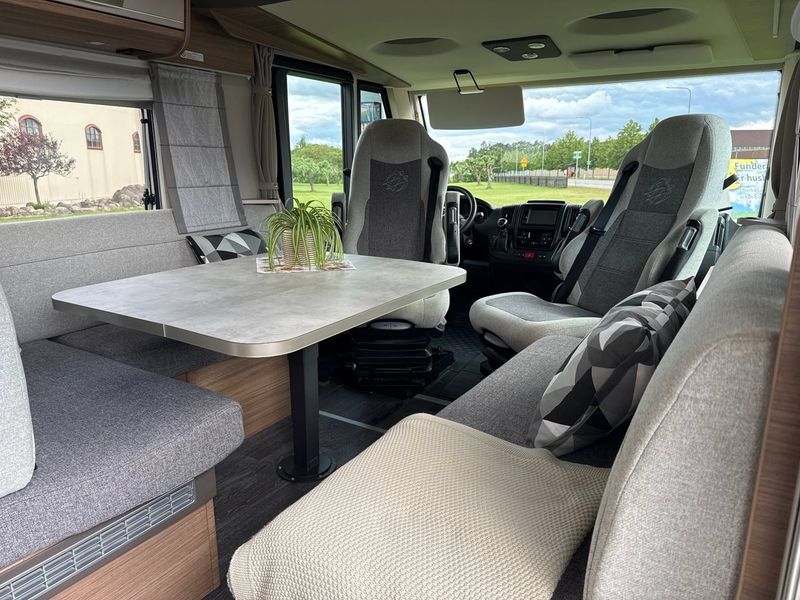 Knaus R12 bild 7