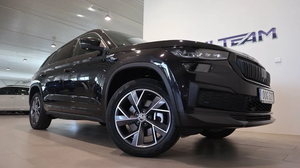 Vehicle image 18
