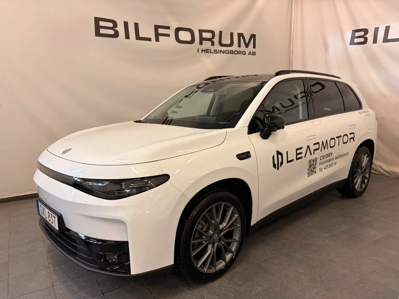 Vehicle image 3