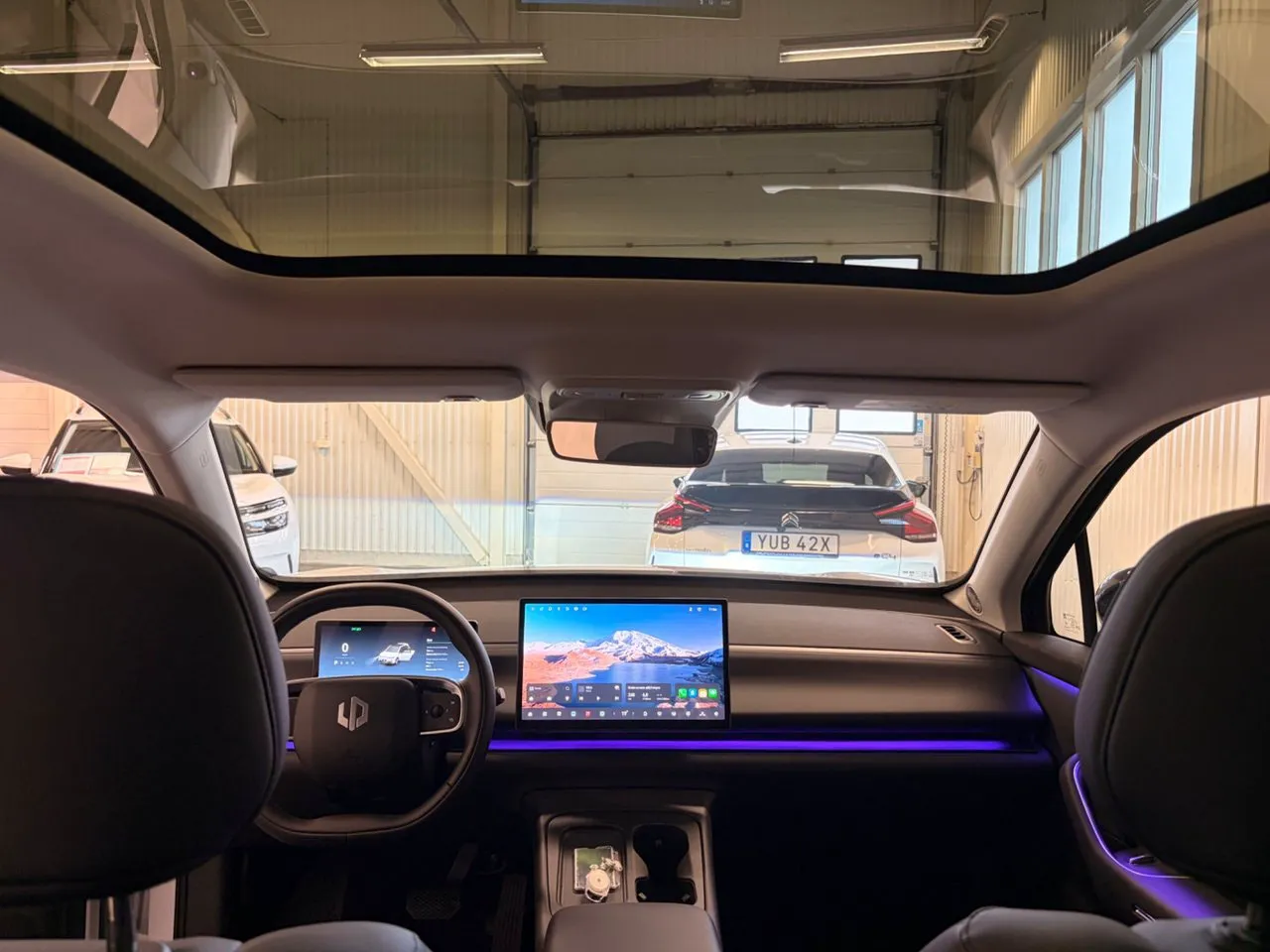 Vehicle image 21