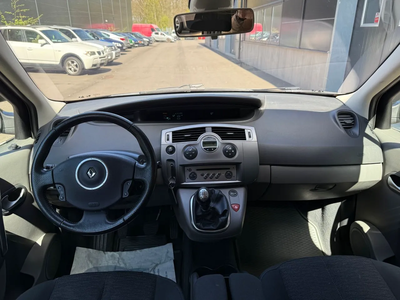 Vehicle image 7