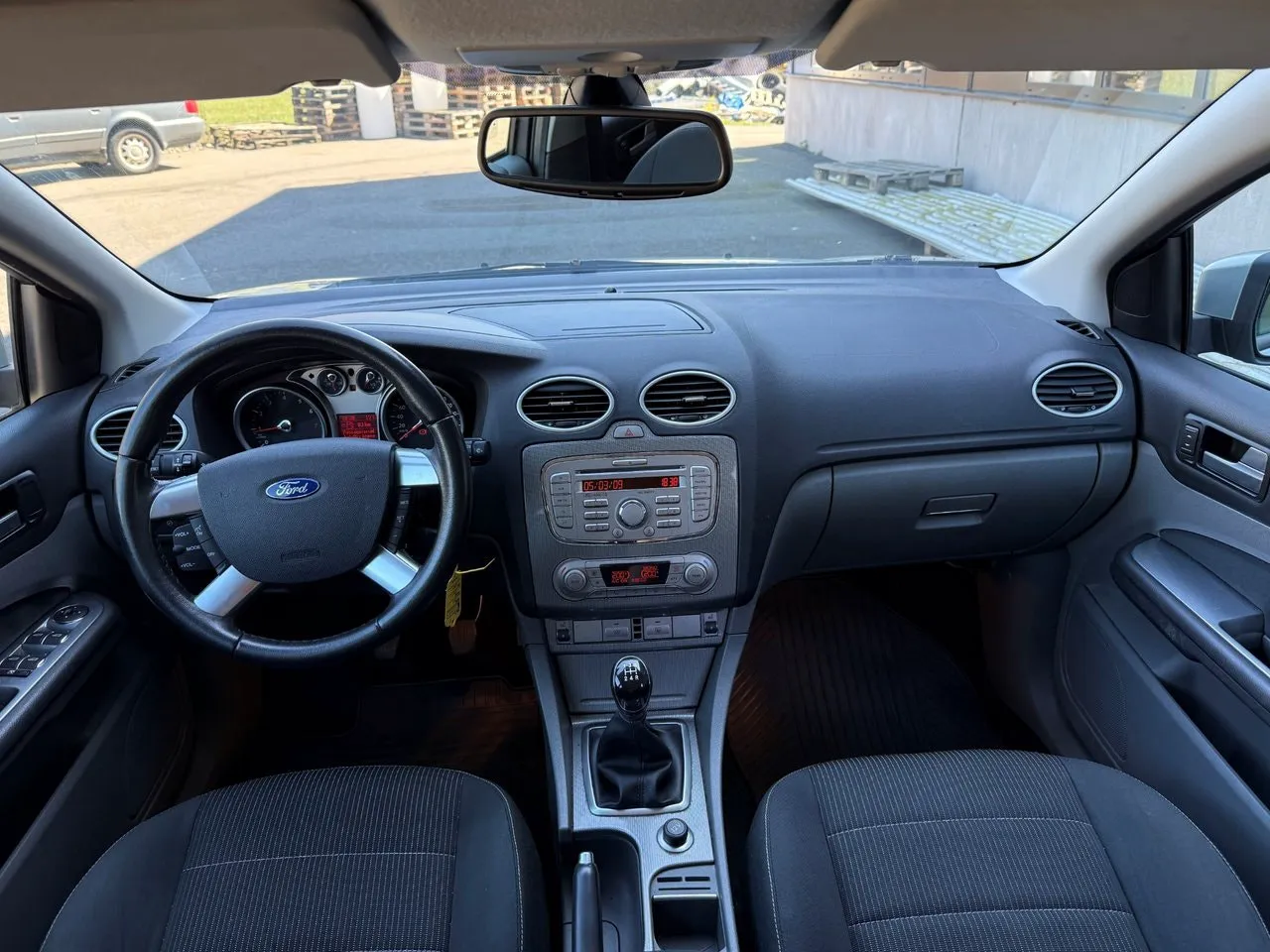 Vehicle image 6