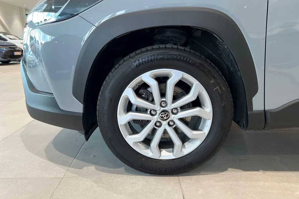 Vehicle image 17