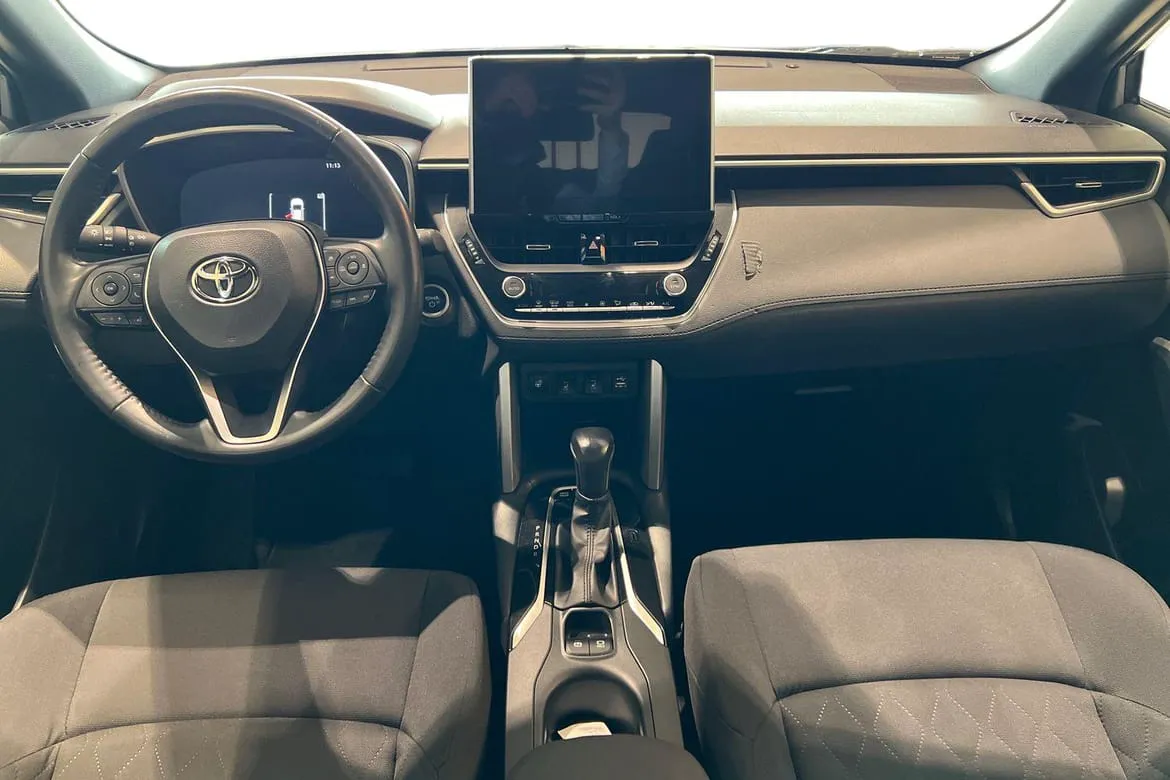 Vehicle image 10