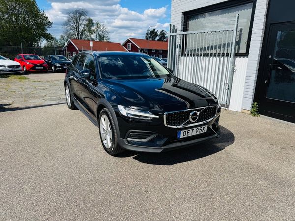 Volvo V60 Cross Country B4 197HK AWD AUTOMAT / PILOT / NAVI / DRAG / VÄRMARE - 2022