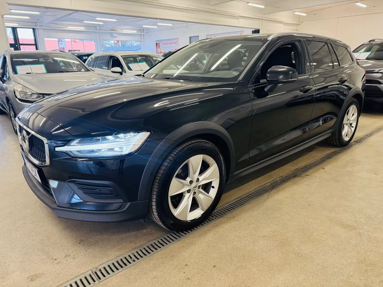 Vehicle image 13