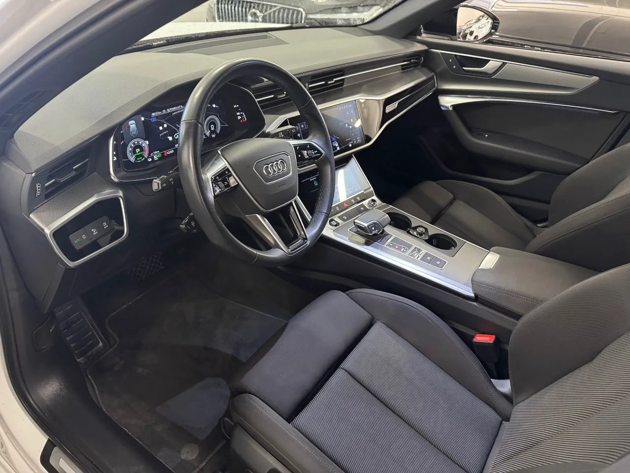 Vehicle image 19