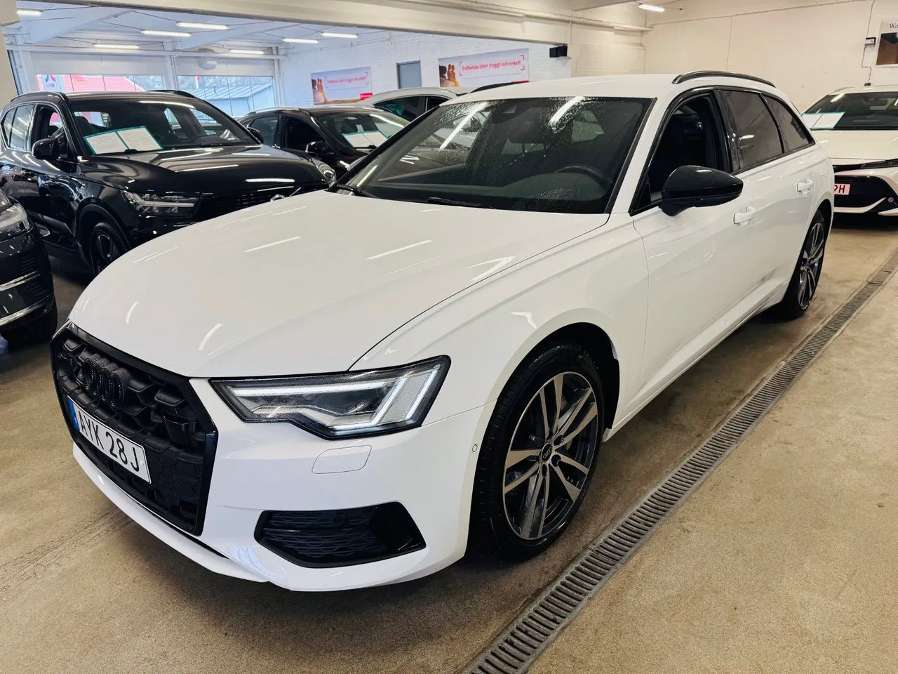 Vehicle image 13
