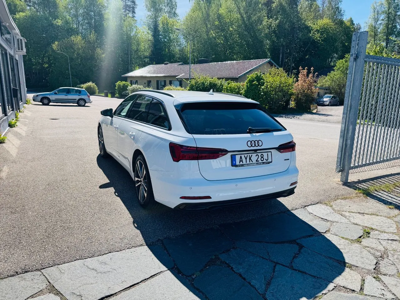 Vehicle image 3